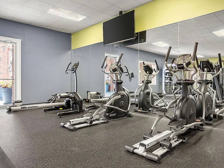 C243030_VerandaAtCenterField_FitnessCenter4_02