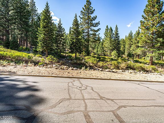 5th image of 135 W Jeffrey Pine Rd