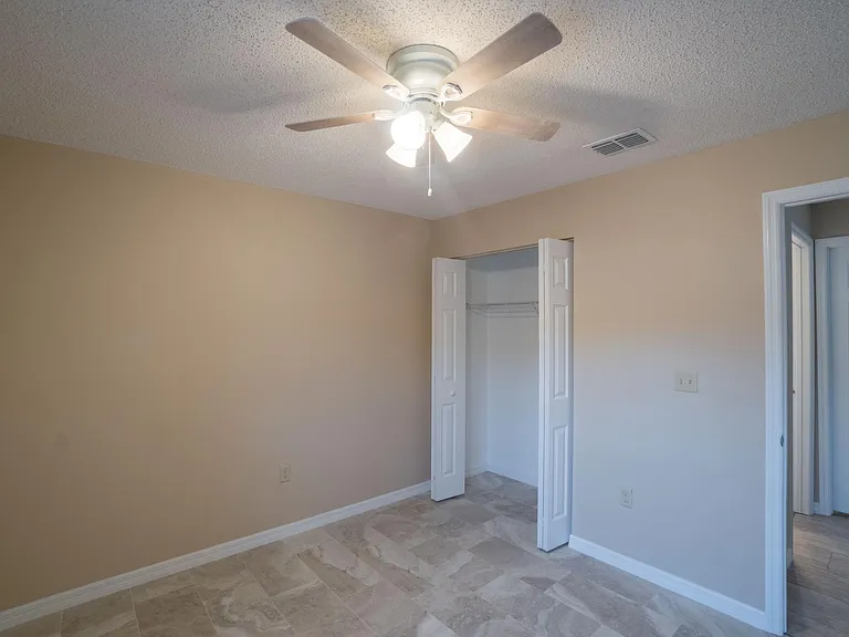 902 Whisler Ct — Photo 16