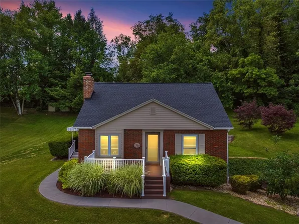 1395 Peterson Dr, Clairton, PA 15025