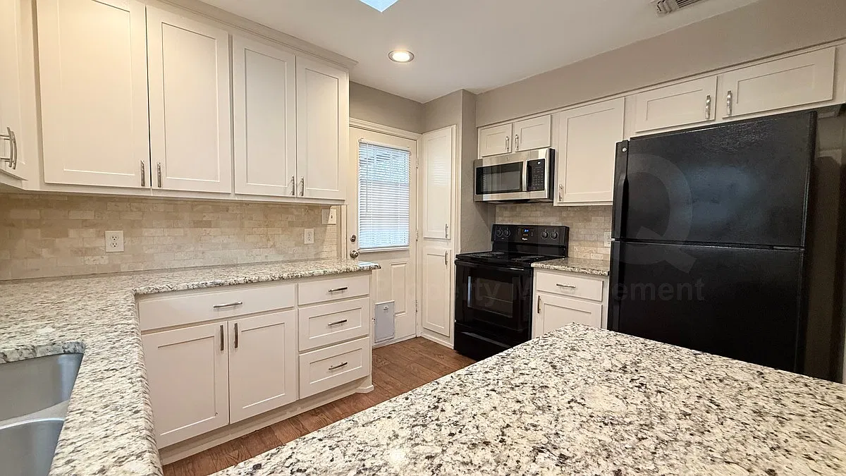 2 bed, 1.0 bath, 990 sqft, $1,750 — Photo 4