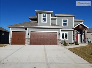 805 SE Sparrow Ct, Blue Springs, MO 64014