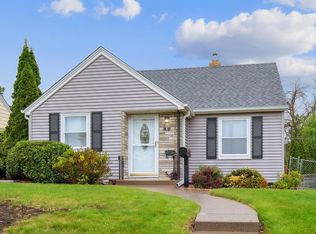 1224 Grotto St N, Saint Paul, MN 55117