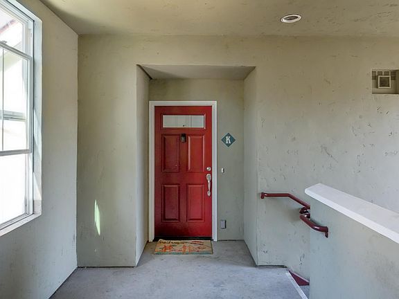 3rd image of 125 Blaine St APT K