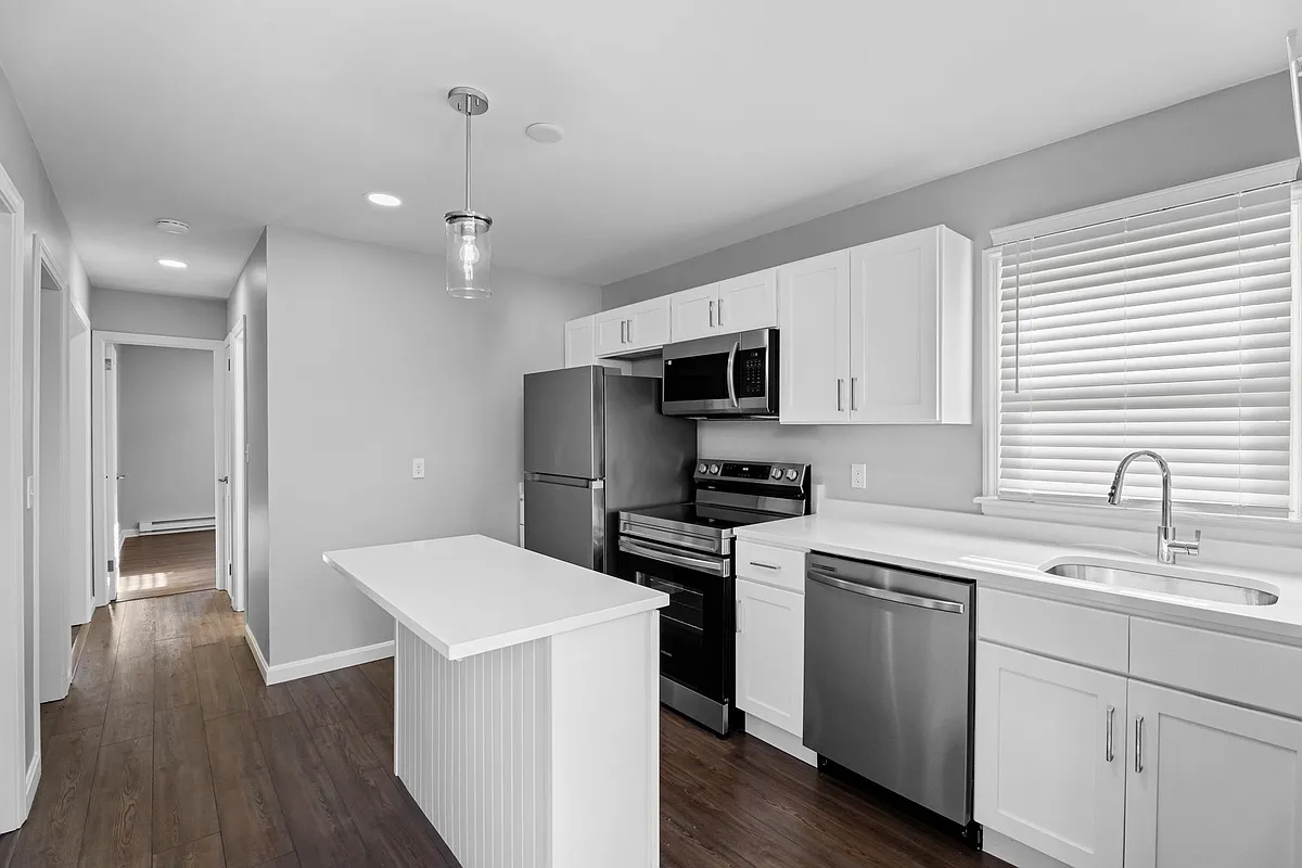 Building Photo - 207 Brandegee Ave