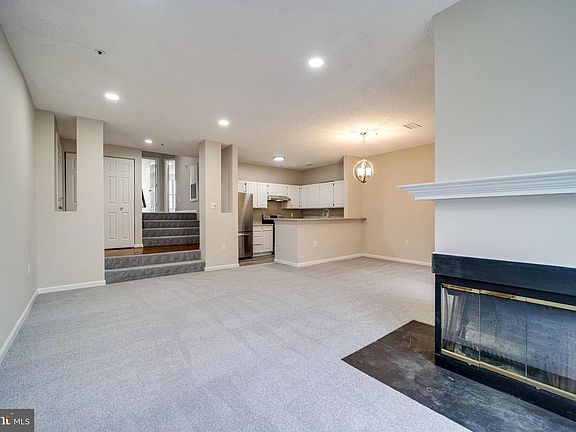 4th image of 257 S Pickett St #17