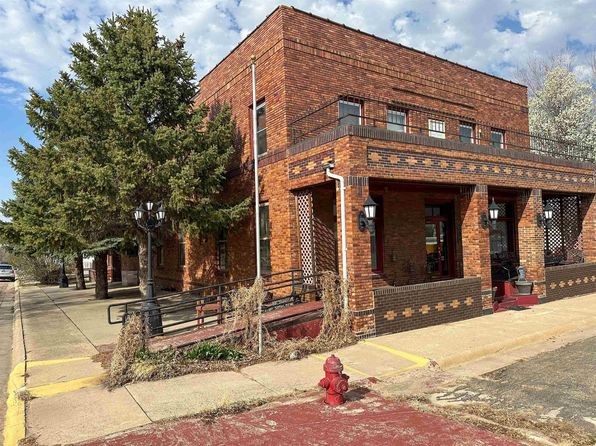 211 W Kansas St, Crofton, NE 68730