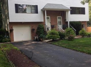 4 Dortmunder Dr, Manalapan, NJ