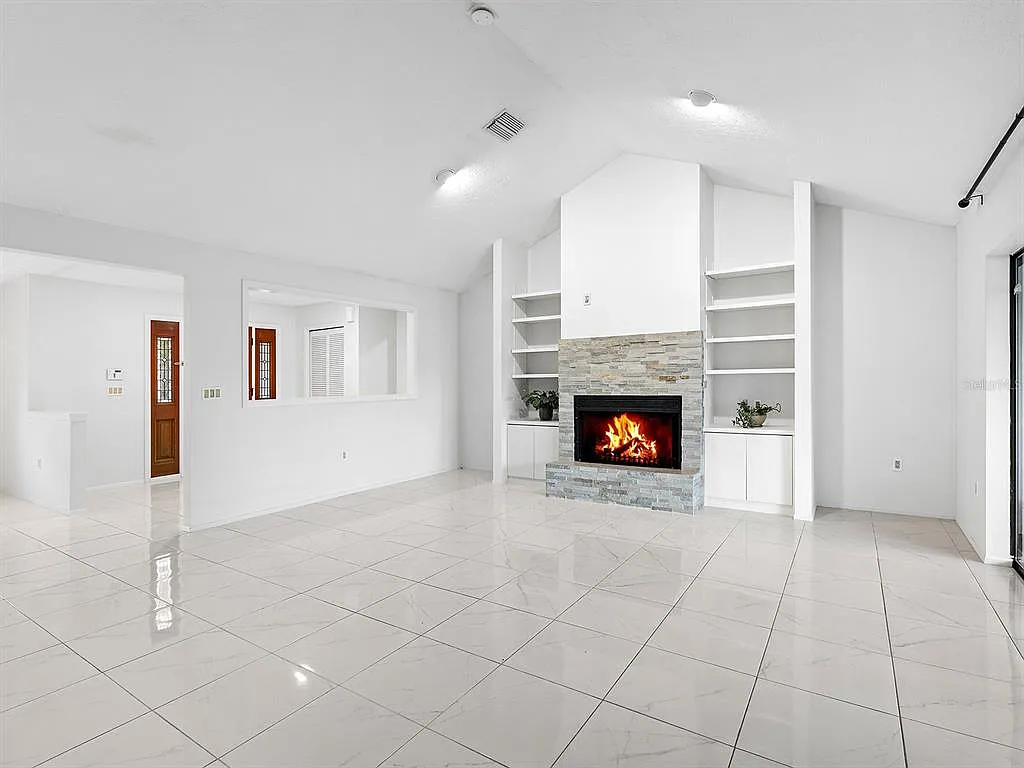 3 bed, 2.0 bath, 2195 sqft, $3,550 — Photo 4