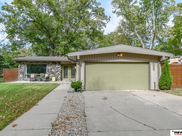 6220 Sumner St, Lincoln, NE 68506