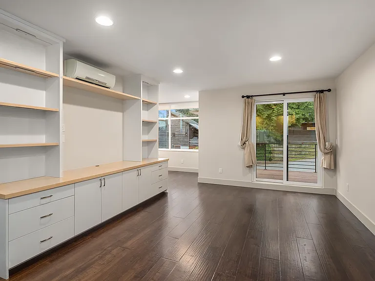 410 W Fulton St — Photo 6