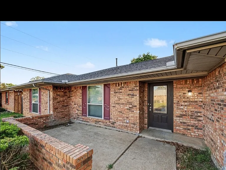 4900 Ridgeline Dr — Photo 3