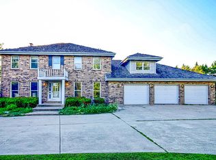 5N570 Chambellan Ln, Wayne, IL 60184