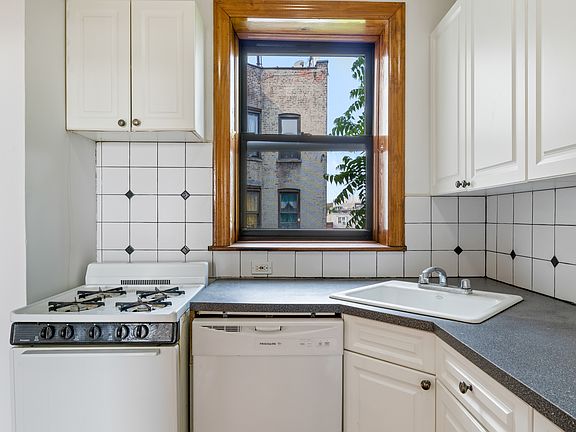 3rd image of 203 17th St APT 18