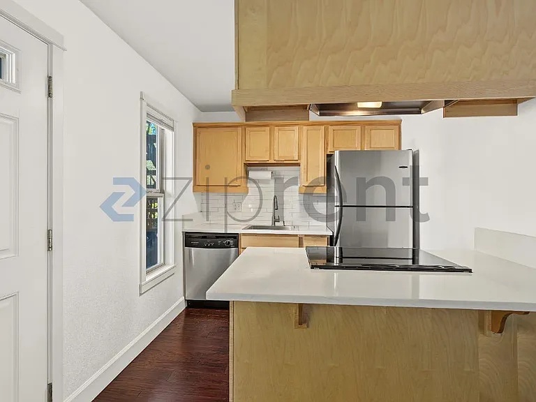 2478 NW Savier St #5 — Photo 8