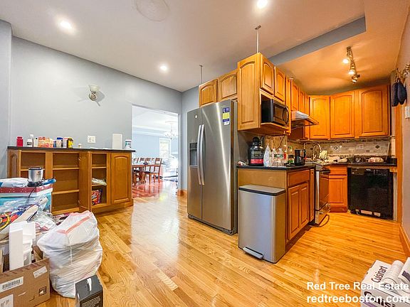 4th image of 36 Wentworth St