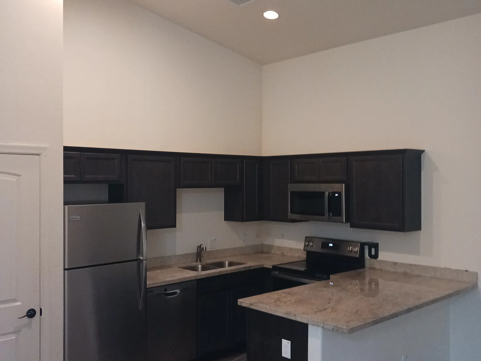 3 bed, 1028 sqft, $1,750 — Photo 3