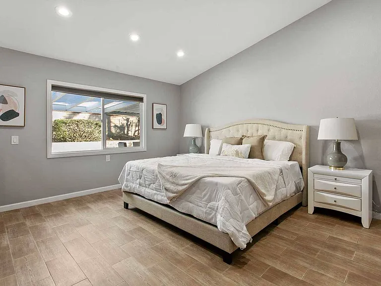 1210 N Country Hollow Dr — Photo 15
