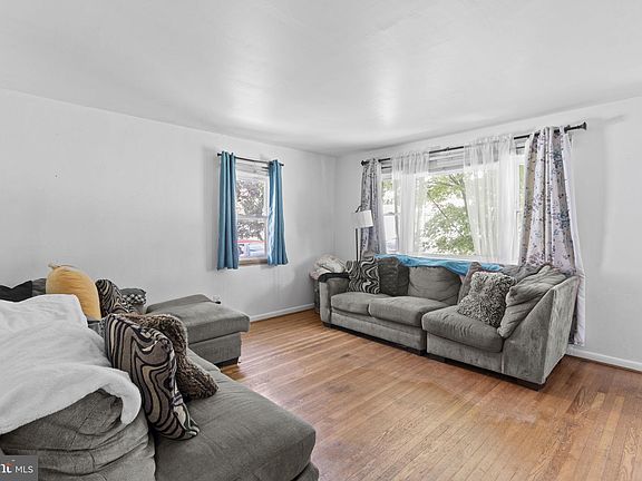 2nd image of 215 Fernwood Ave