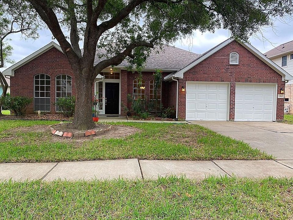 1st image of 15915 Highland Brook Dr