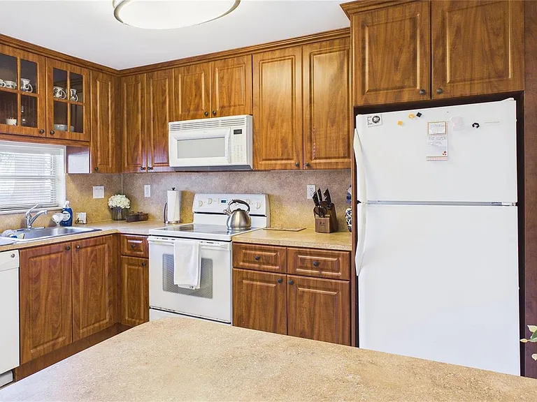 381 S Hollybrook Dr #106 — Photo 5