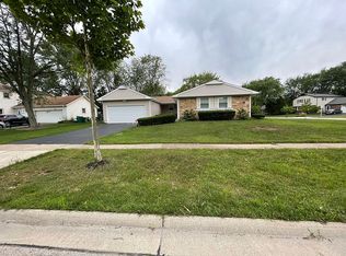 871 Shady Grove Ln, Buffalo Grove, IL 60089