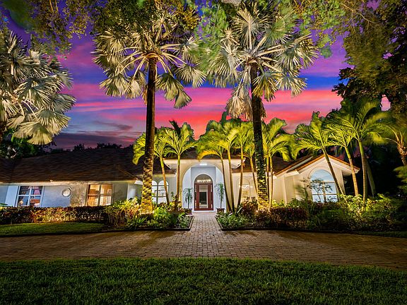 3rd image of 17888 Fieldbrook Circle W