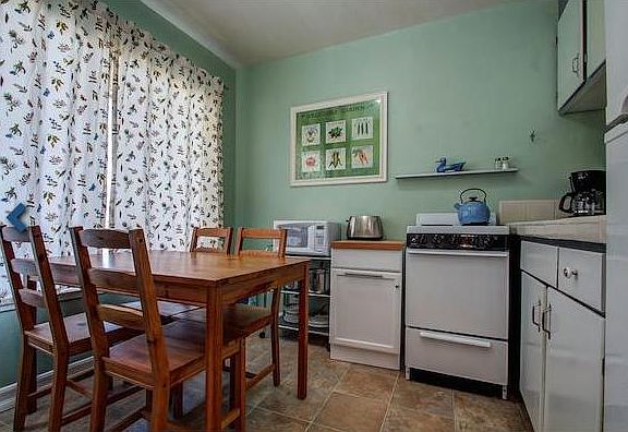5th image of 109 Monterey Ave APT 2