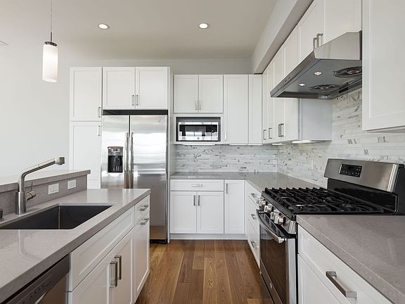 2nd image of 436 Laurel St APT 1