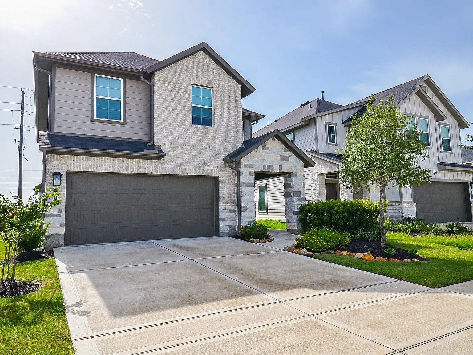 4 bed, 2.5 bath, 2158 sqft, $2,500 — Photo 1