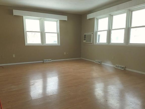 3rd image of 620 E Jameson Ave