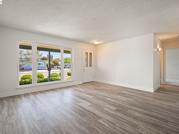 4th image of 1116 Hollyhock St