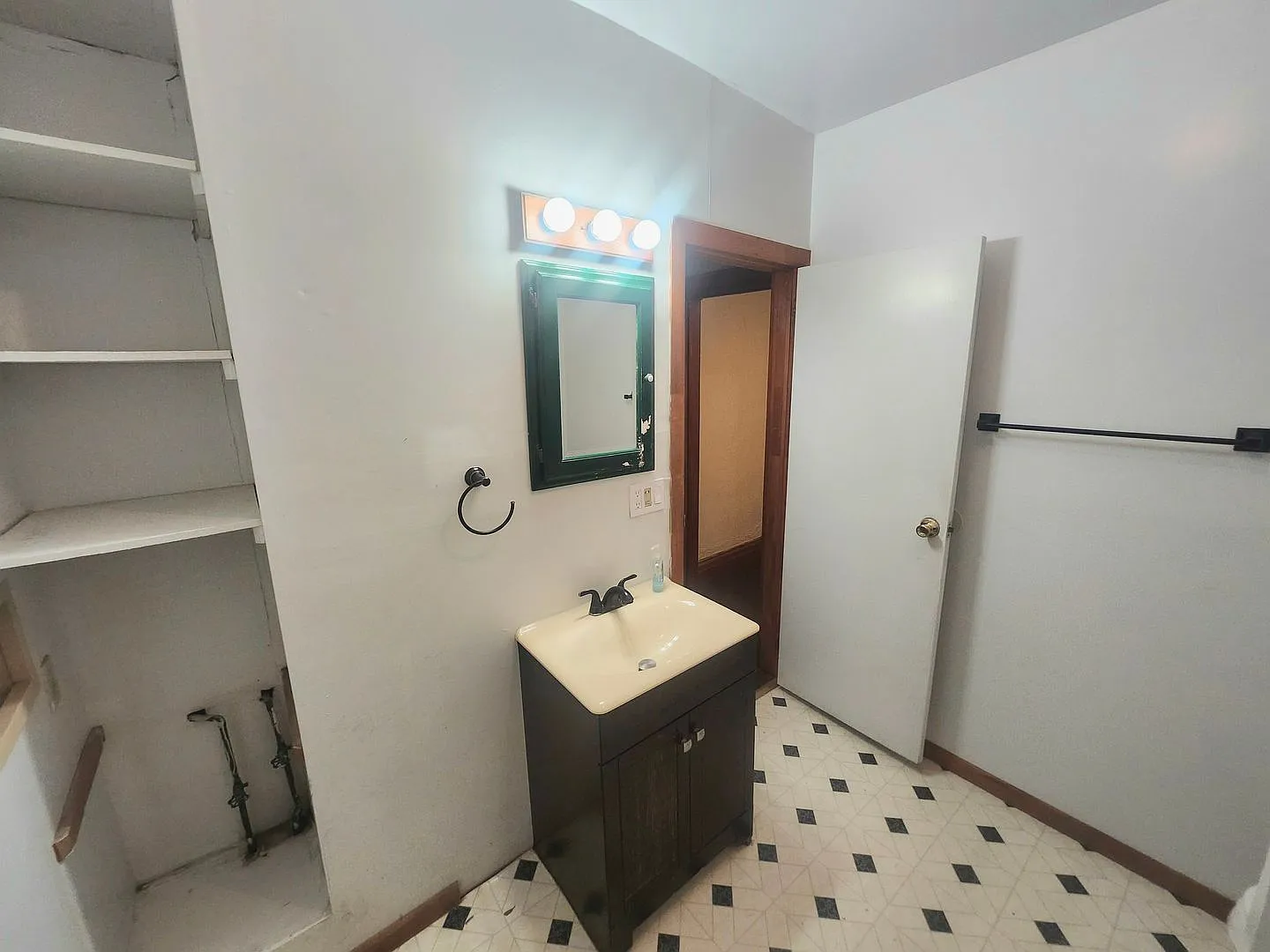 52 Lorimer Street — Photo 2