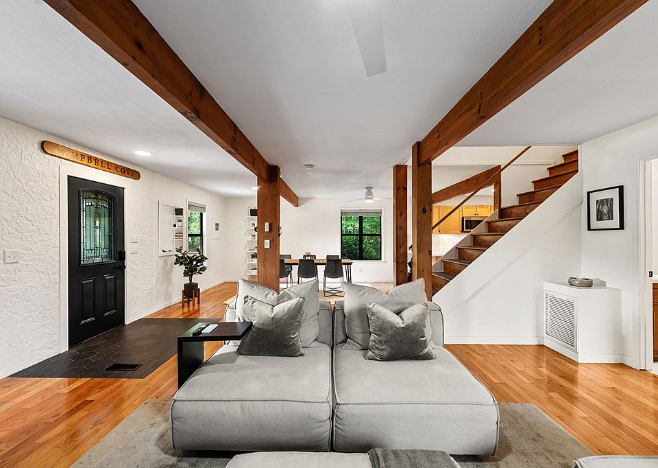 16th image of 100 Lakeview Dr