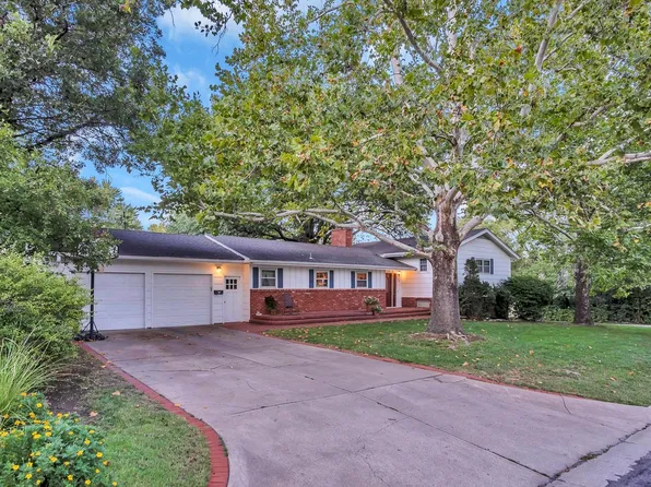 608 W 8th St, Newton, KS 67114