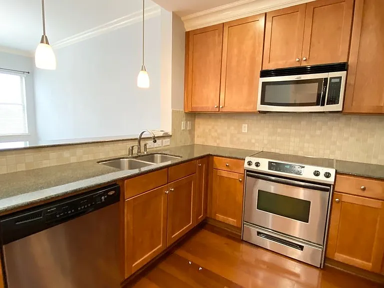 601 Main St #321 — Photo 8