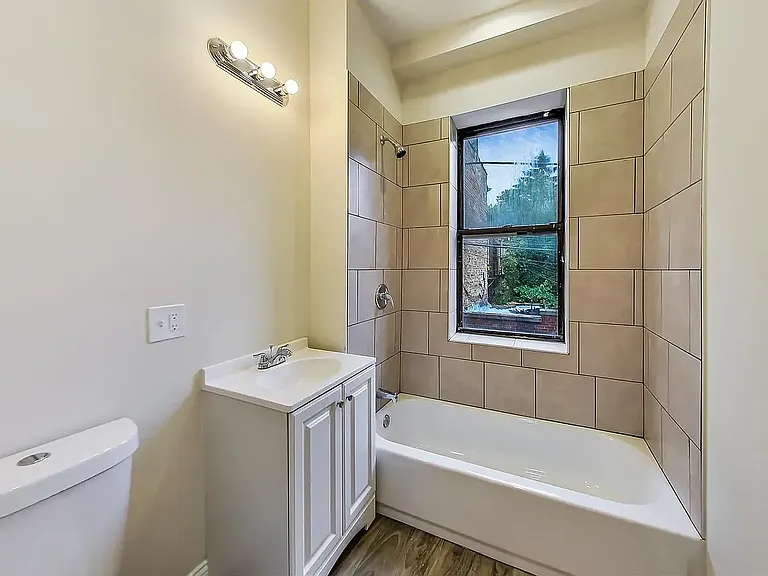 2213 W 23rd Pl #2F — Photo 15