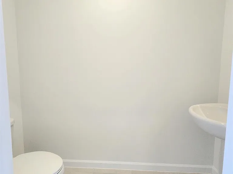 629 Salisbury Cir — Photo 10