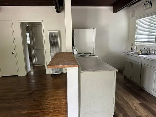 502 Ferro Ln #502 — Photo 3