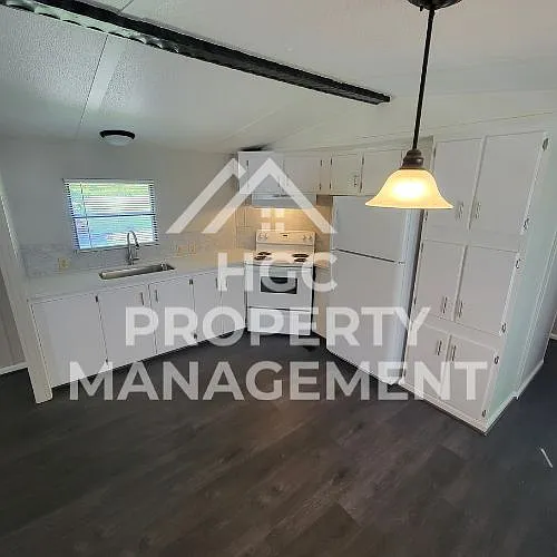 240 Penny Ln — Photo 4