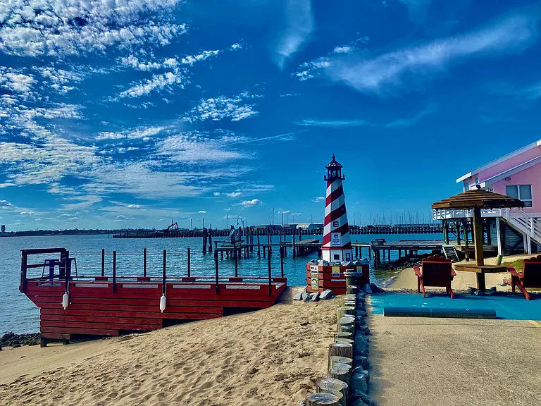 Lighthouse Point — Photo 25