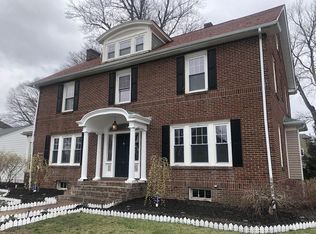 16 Belmont St, Fall River, MA 02720