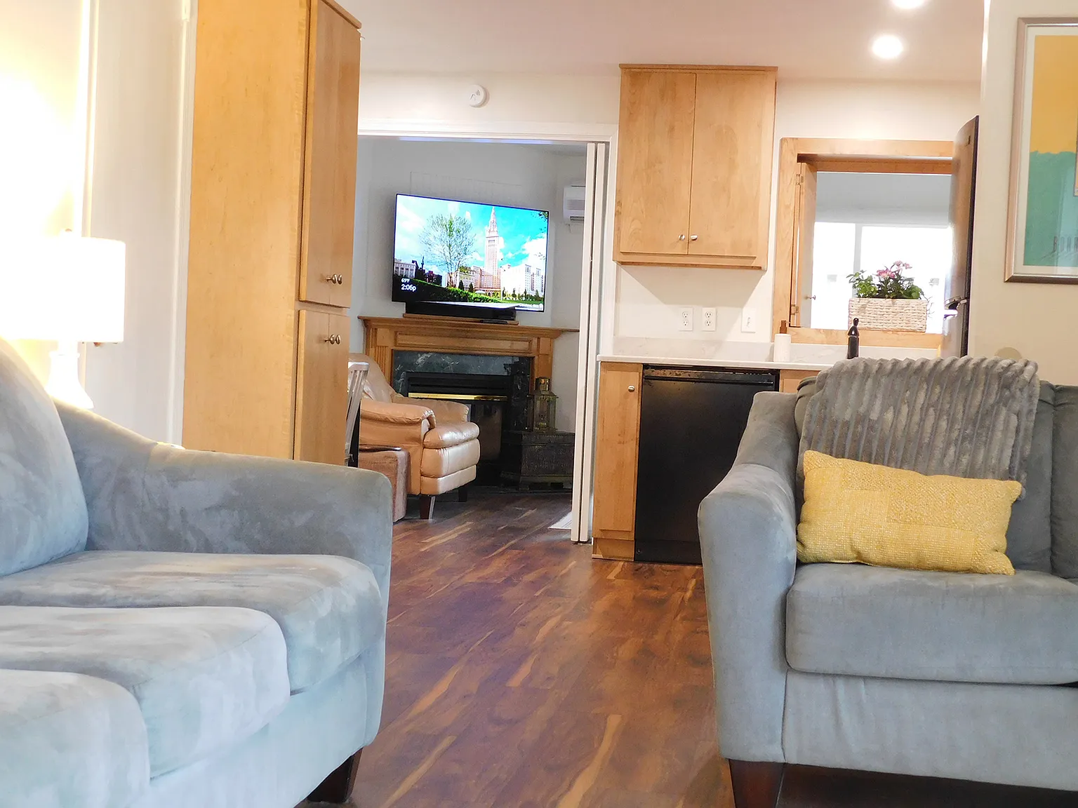 2 bed, 1.5 bath, 1146 sqft, $1,900 — Photo 2
