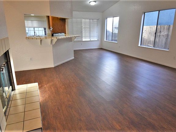 3rd image of 8943 Sonoma Valley Way