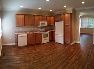 33 Sauquoit St, New York Mills, NY 13417