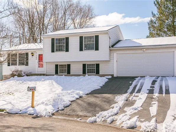 1564 Starflower Ct, Walworth, NY 14568