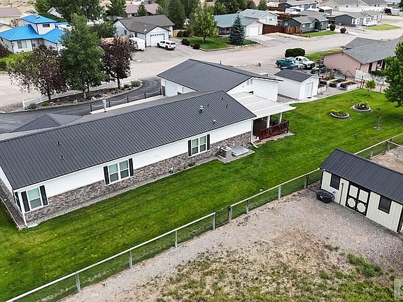 3rd image of 230 Redbird Ln