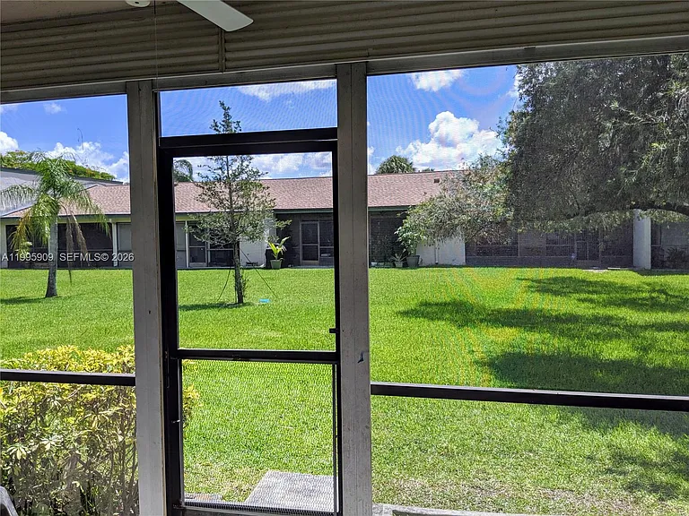 460 Lakeview Dr #4 — Photo 5