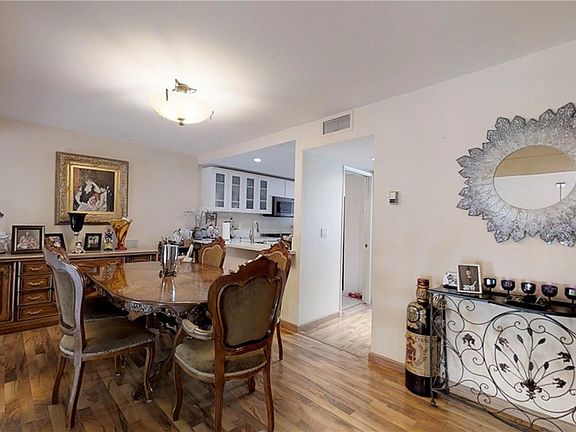 5th image of 18411 Collins St Unit B
