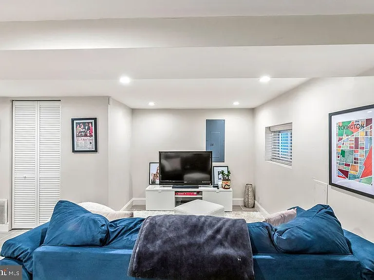 318 Todd Pl NE — Photo 28